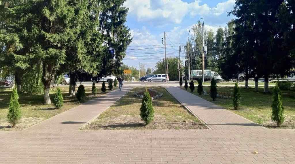 В Бежице благоустроили сквер Металлургов