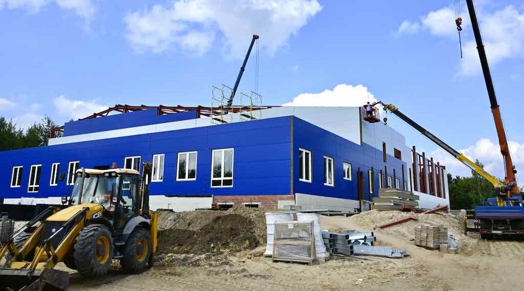 В Новозыбкове строят спорткомплекс с бассейном за 380 млн рублей