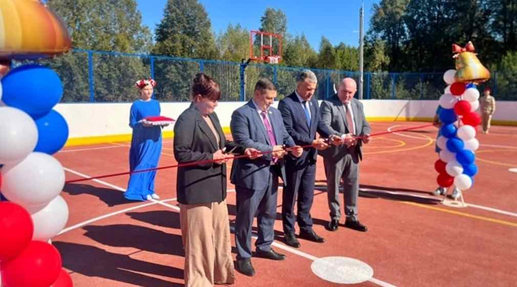 В Бытоши открыли современную спортплощадку