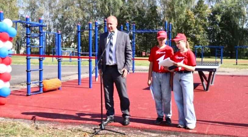 В Дубровке открыли новую спортплощадку