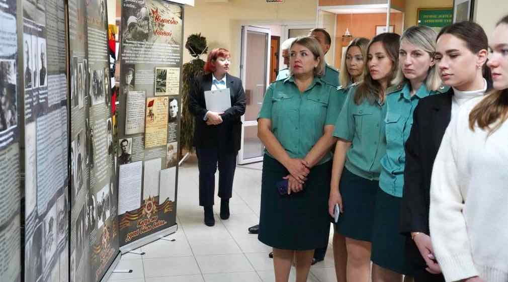 В Брянской таможне открыли фотовыставку к 82-летию освобождения региона