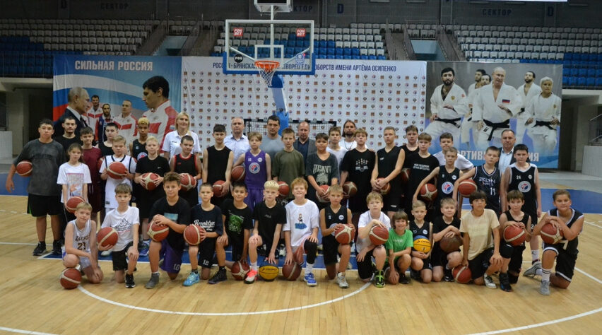 В брянском Дворце единоборств побывала двукратный призер Олимпийских игр Наталья Водопьянова