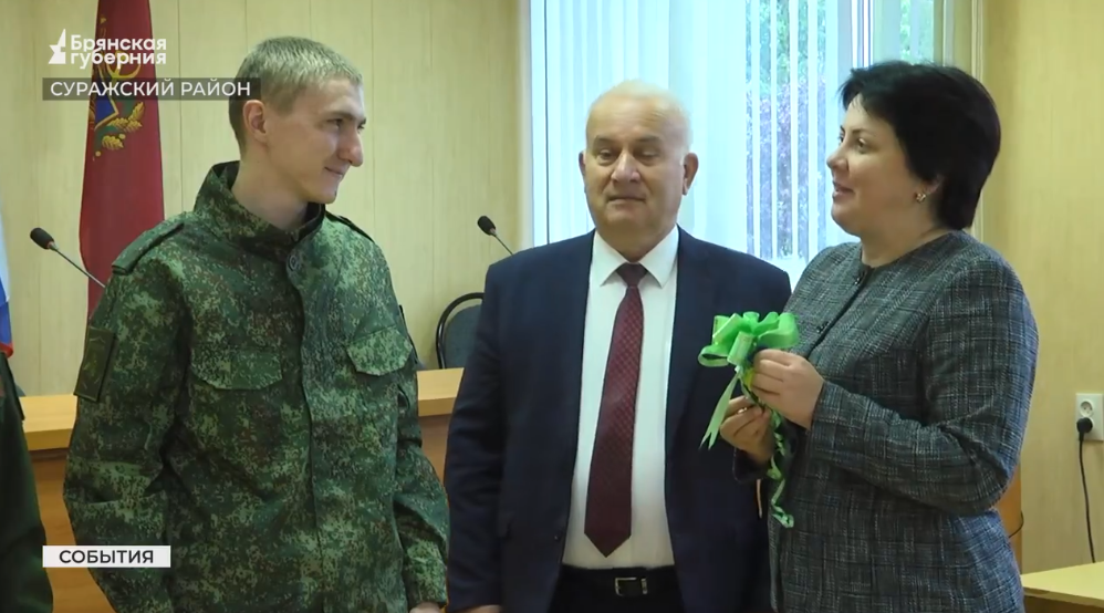 Брянскому военнослужащему выдали новую квартиру