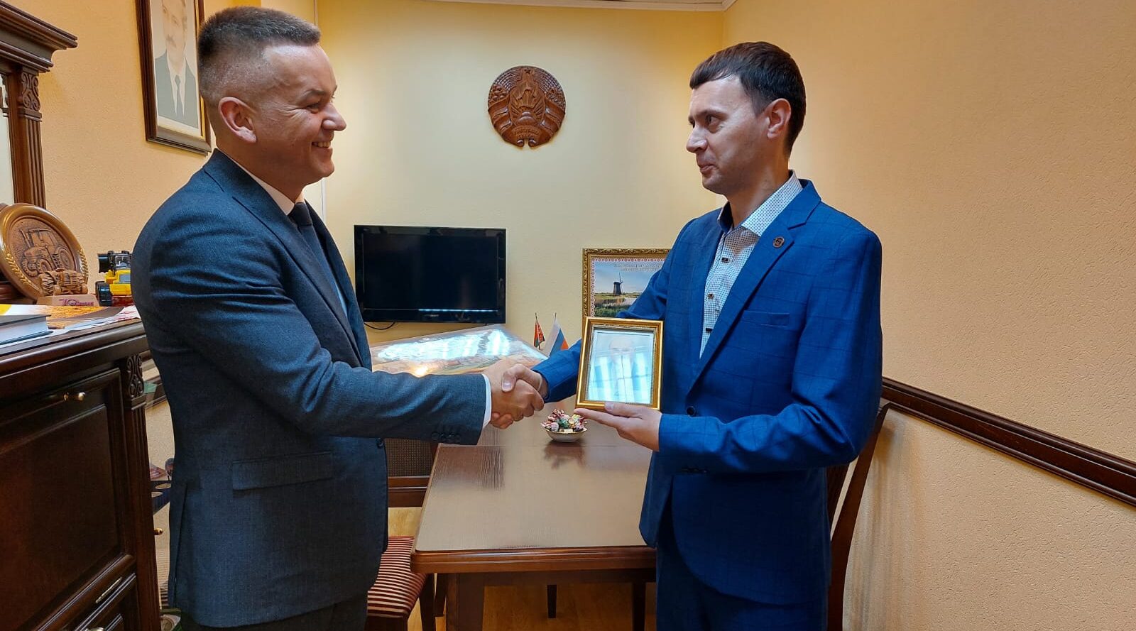 Брянскому коллекционеру подарили автограф президента Александра Лукашенко