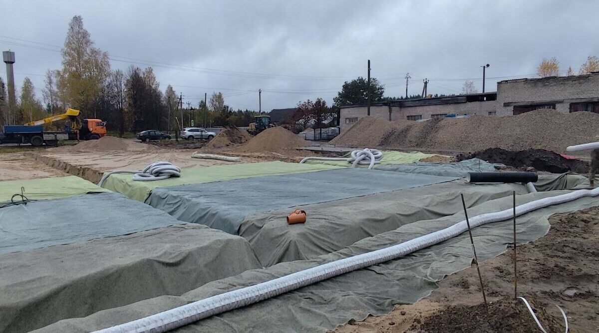 В Клетнянской школе строят комплекс спортплощадок