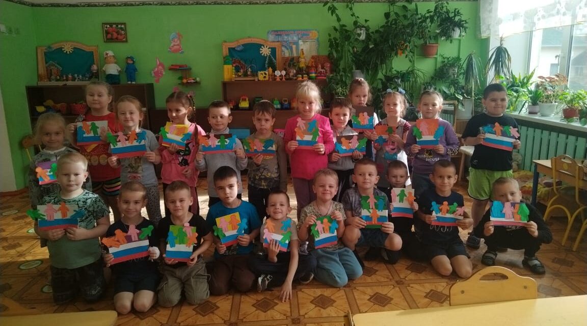 Дошкольники из Жуковки готовятся к Дню народного единства