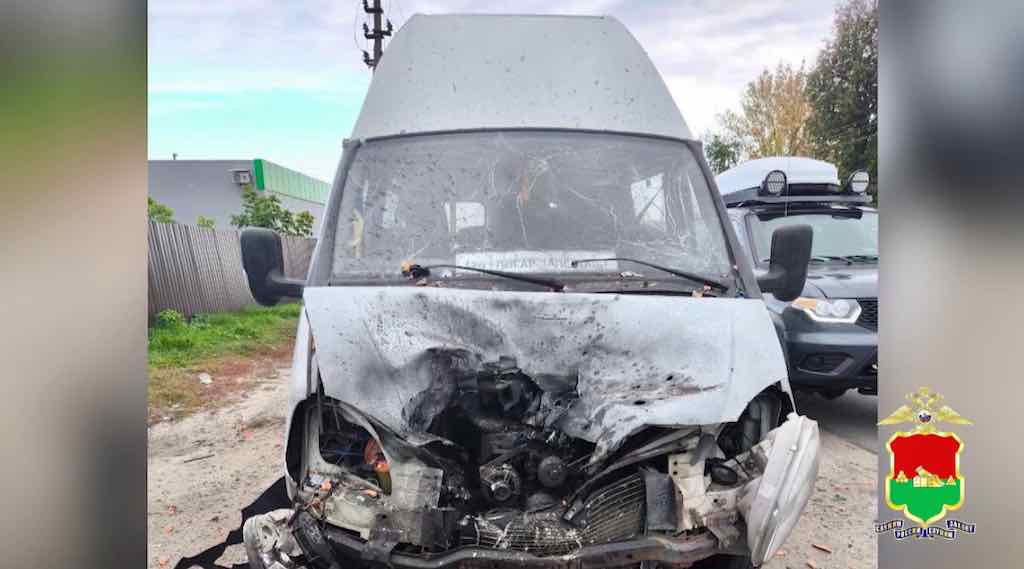 Полицейские помогли водителю после атаки БПЛА в Брянской области