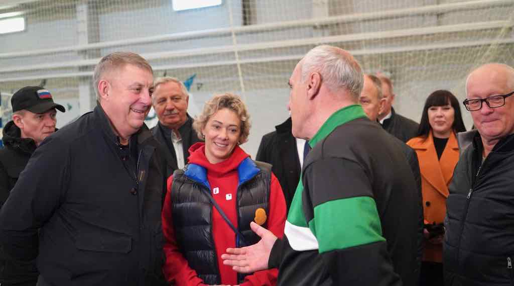 Александр Богомаз и Ольга Зайцева осмотрели спортивные объекты Стародуба