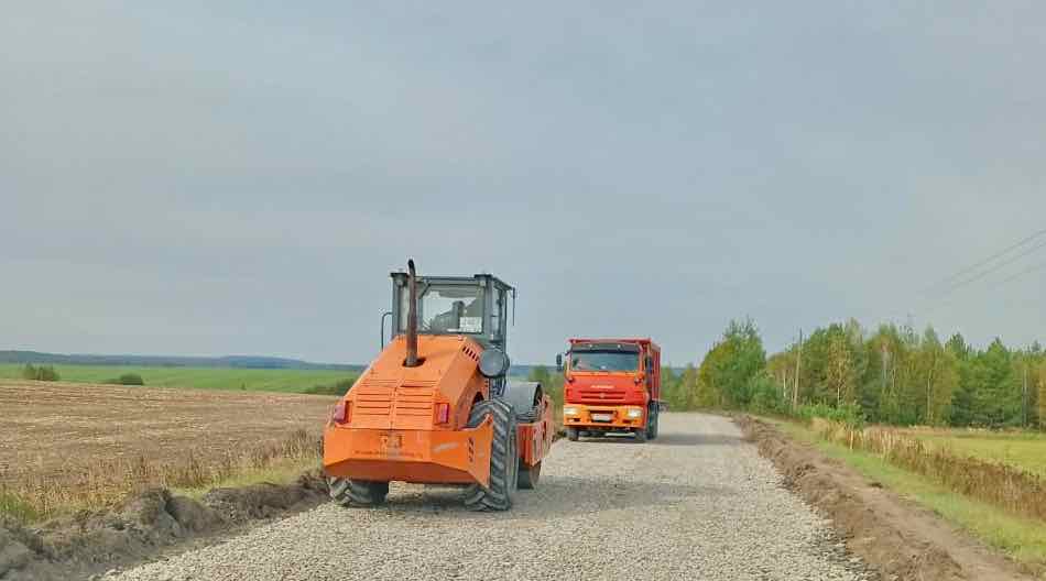 В Трубчевском районе ремонтируют дорогу до Мошков