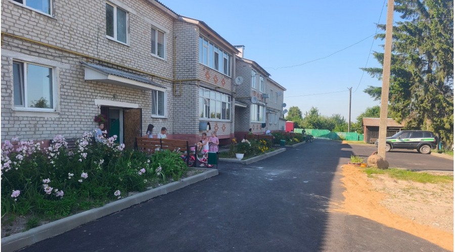 В Брянском Мглине завершились работы по благоустройству трёх дворов