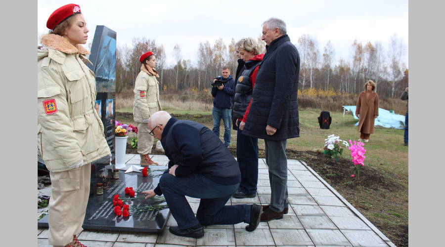 Московские гости почтили память героев в Стародубе Брянской области