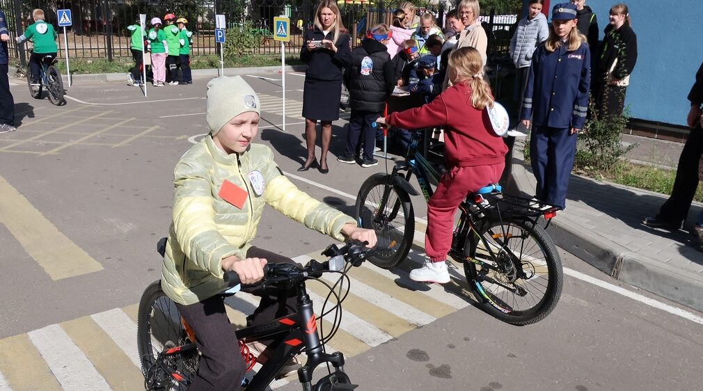В брянской Жуковке торжественно открыли новый велогородок