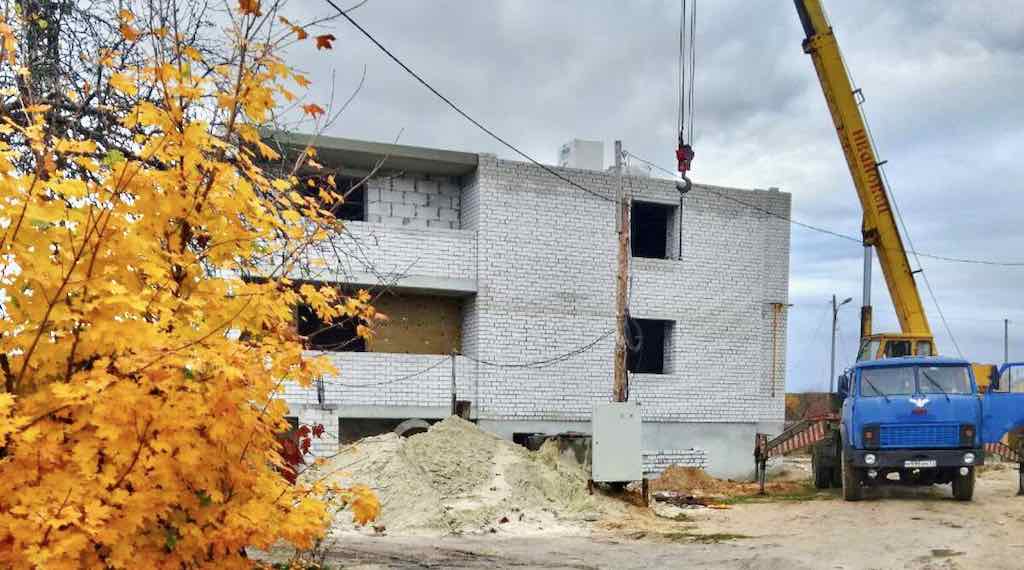 В Климово строят дом для детей-сирот