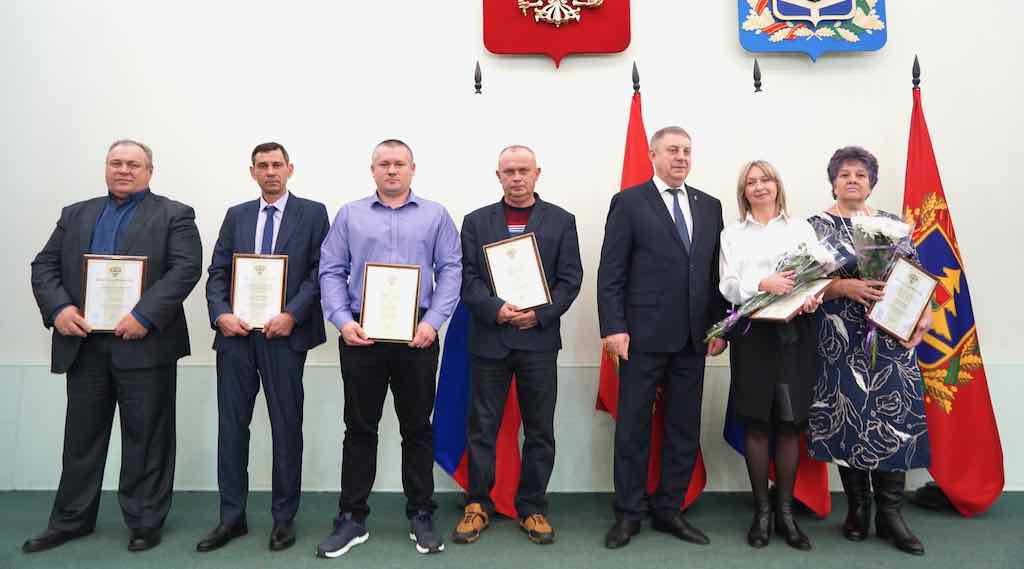 Губернатор Брянской области поздравил дорожников с праздником