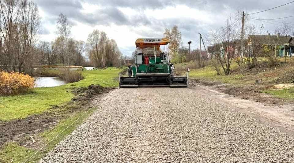 В селе Киваи Брянской области ремонтируют главную дорогу