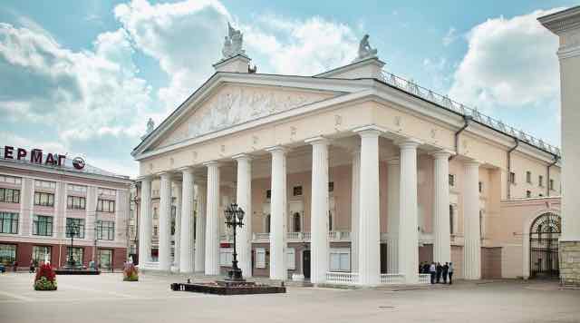 Брянский драмтеатр подготовил программу ко дню рождения Толстого