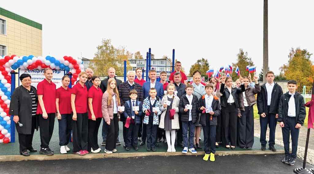 В Дятьковском районе открыли три новые спортивные площадки