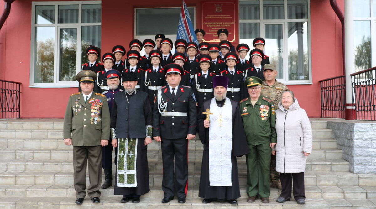В Брянской области Стародубский казачий кадетский корпус принял новое знамя