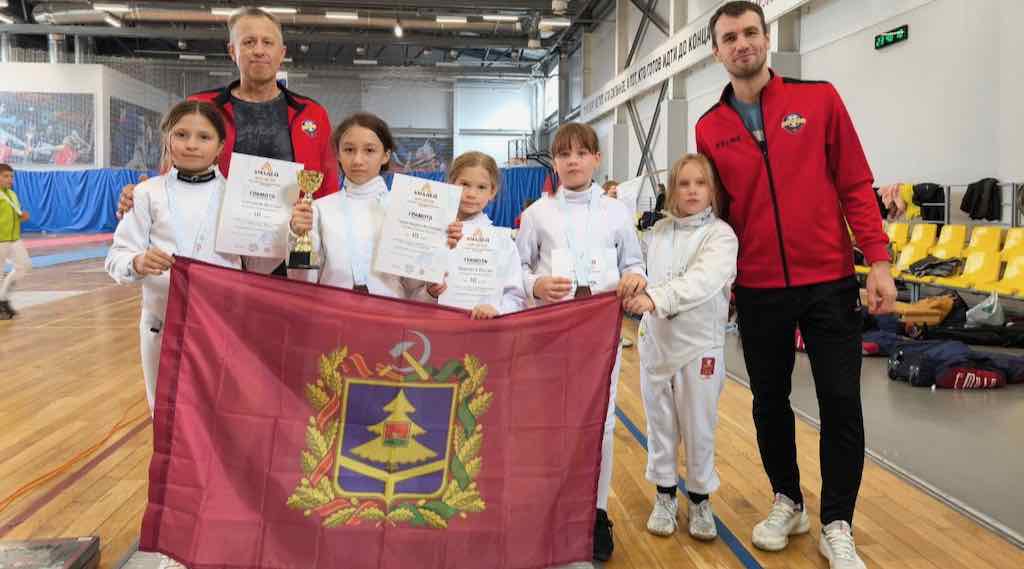 Юные фехтовальщицы из Брянска взяли бронзу в Воронеже