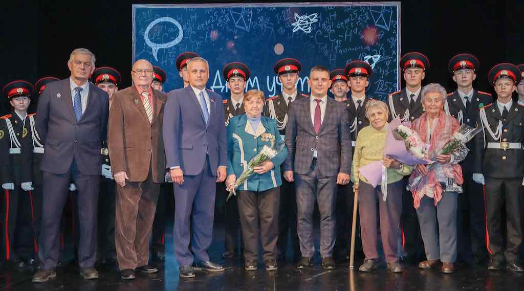 В Брянске чествовали педагогов Фокинского района