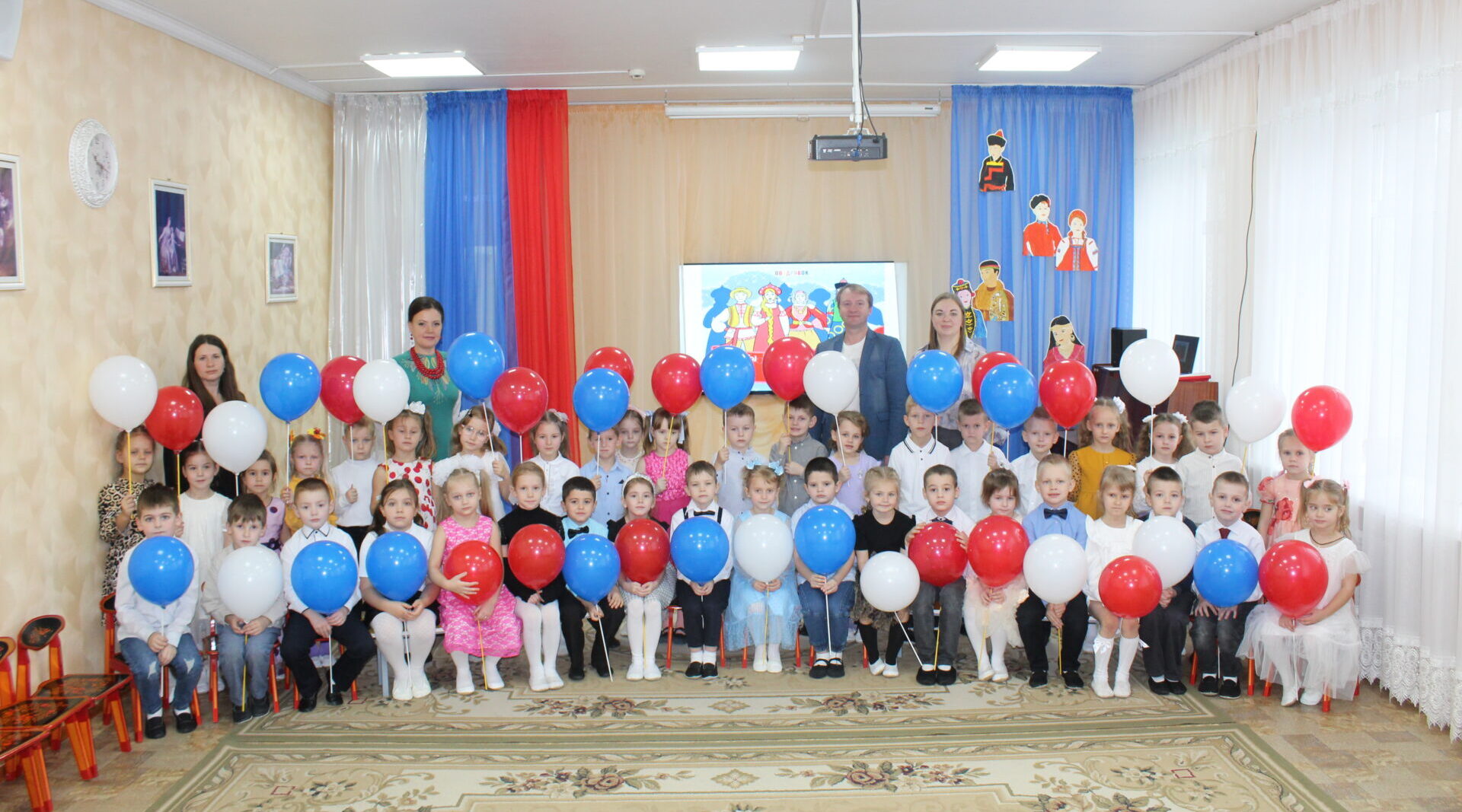 В детском саду «Гуси-лебеди» прошло тематическое мероприятие «Мы едины»