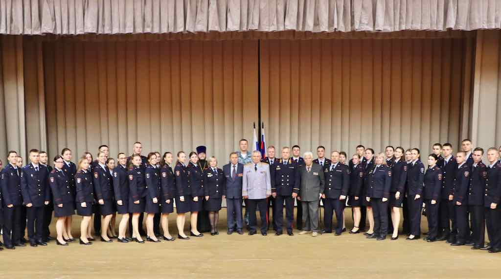 Брянские полицейские пополнились 48 выпускниками вузов МВД