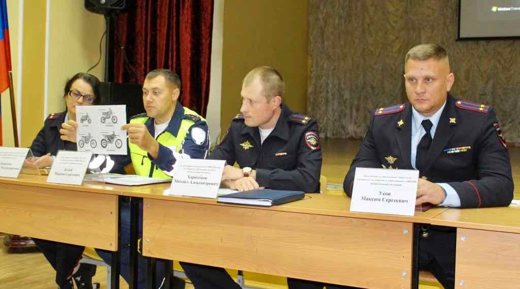 Полицейские провели правовой ликбез в брянской колонии для подростков