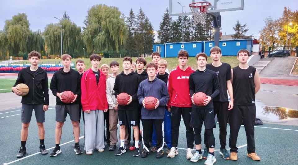 На стадионе «Камвольщик» открыли новую баскетбольную площадку