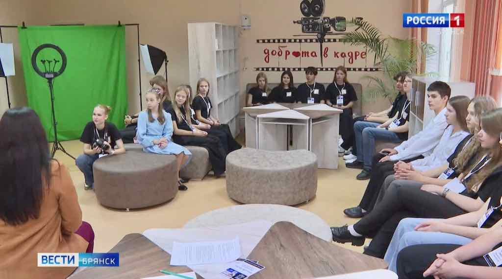 В брянской гимназии № 3 открылась обновлённая медиастудия