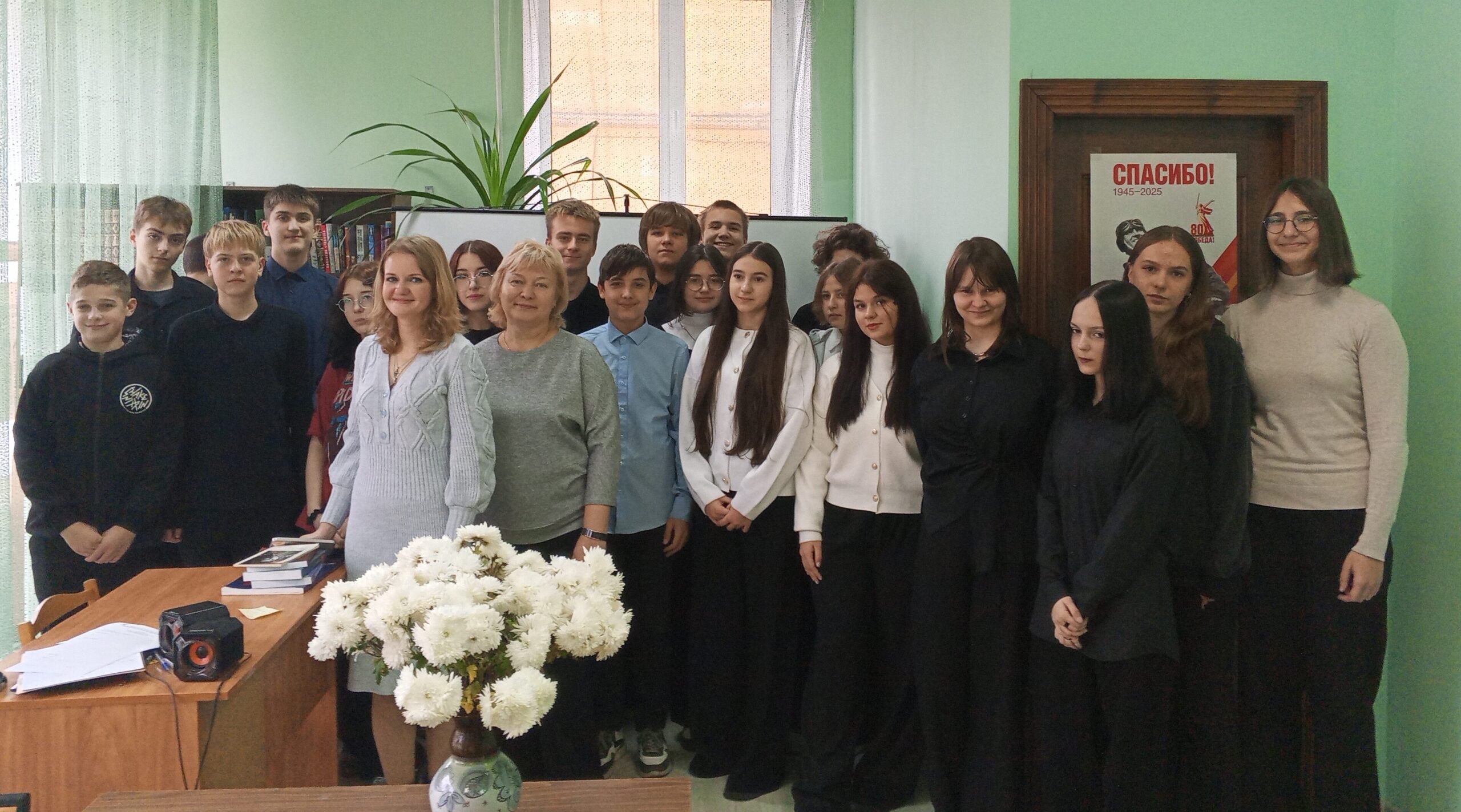 Молодой учёный и поэт встретилась со школьниками