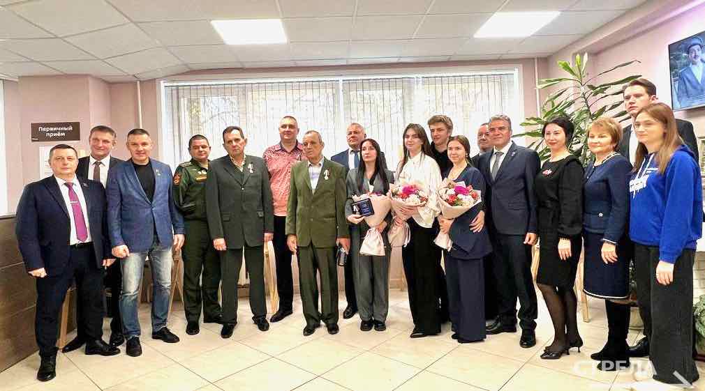 В Брянске наградили отцов военнослужащих медалями