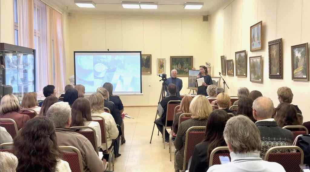 В Брянске представили книгу «Мои краски года»