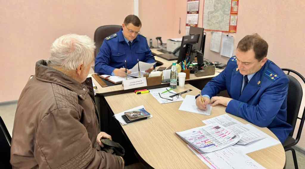 Мобильная приемная прокуратуры приняла 15 обращений в Новозыбкове