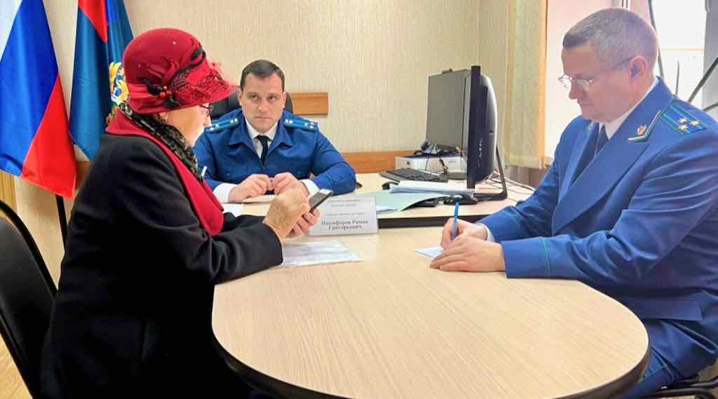 Зампрокурора области провел приём жителей Выгоничского района