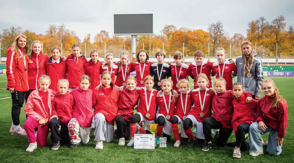 Брянские футболистки признаны лучшими на турнире в Казани