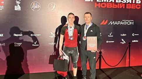 Брянский тяжелоатлет Роман Наперов победил на первенстве России