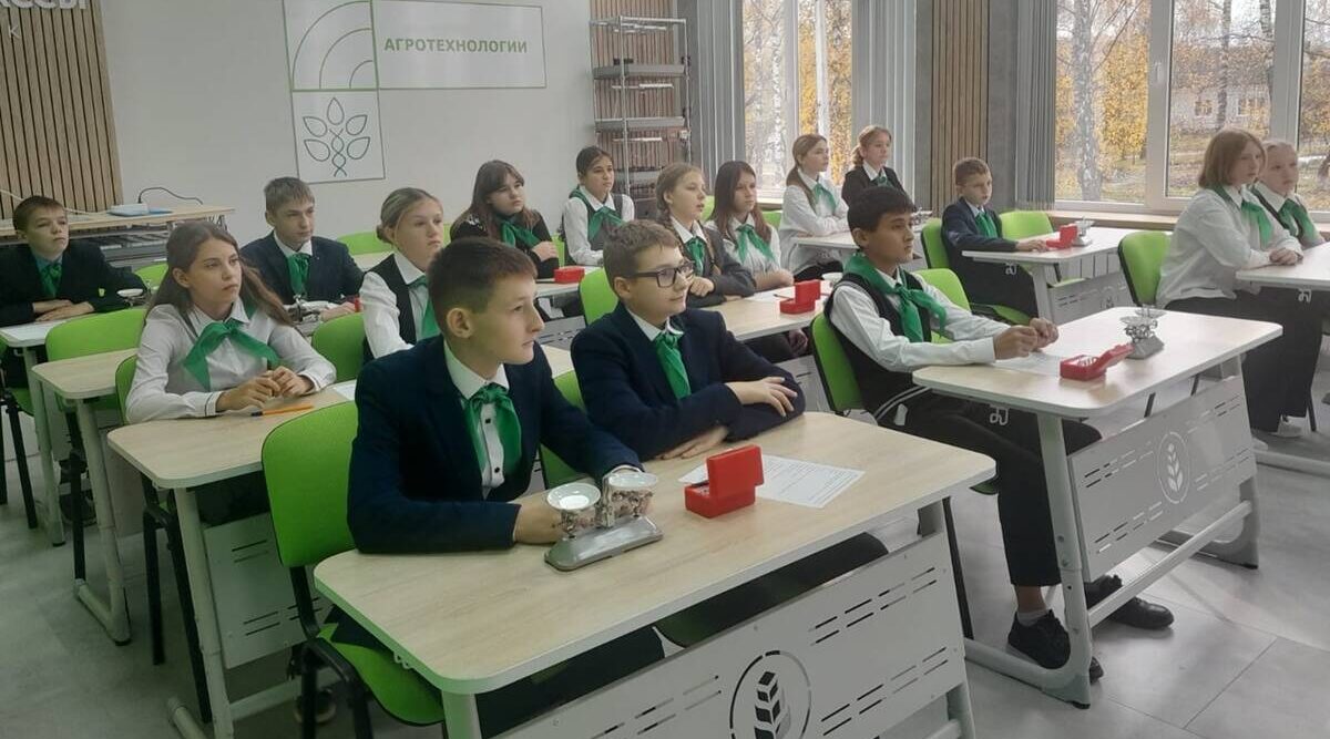 Стародубские школьники занимаются в агроклассе