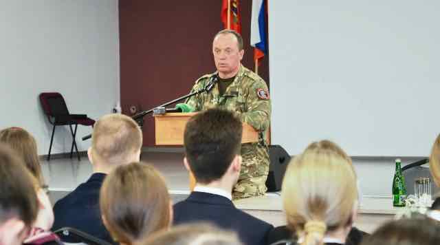 Командир «БАРС-Брянск» встретился с лицеистами Брянска