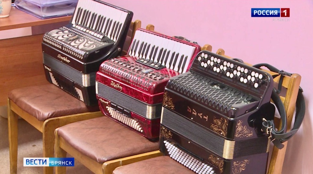 Дубровская школа искусств получила новое оборудование