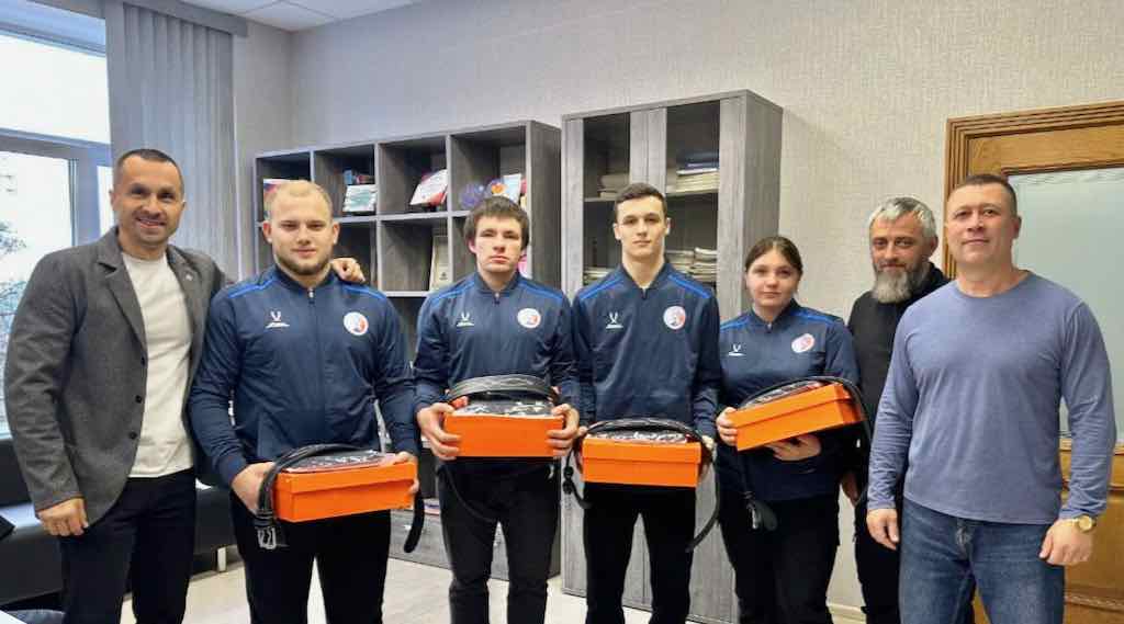 Тяжелоатлеты Брянского училища получили новую экипировку