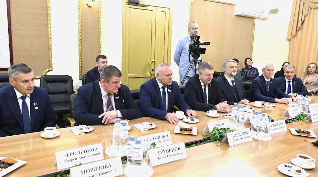 Брянский губернатор встретился с матерями погибших военнослужащих