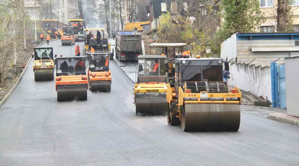 В Брянске ремонтируют участок улицы Горького
