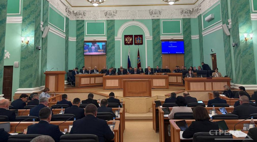 Брянский губернатор докладывает о развитии региона на заседании облдумы