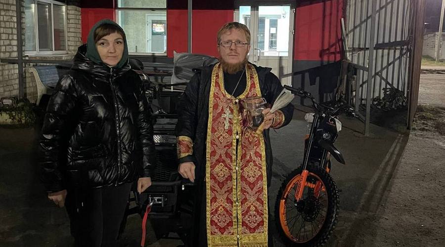 Брянский иерей освятил мототехнику для бойцов специальной военной операции