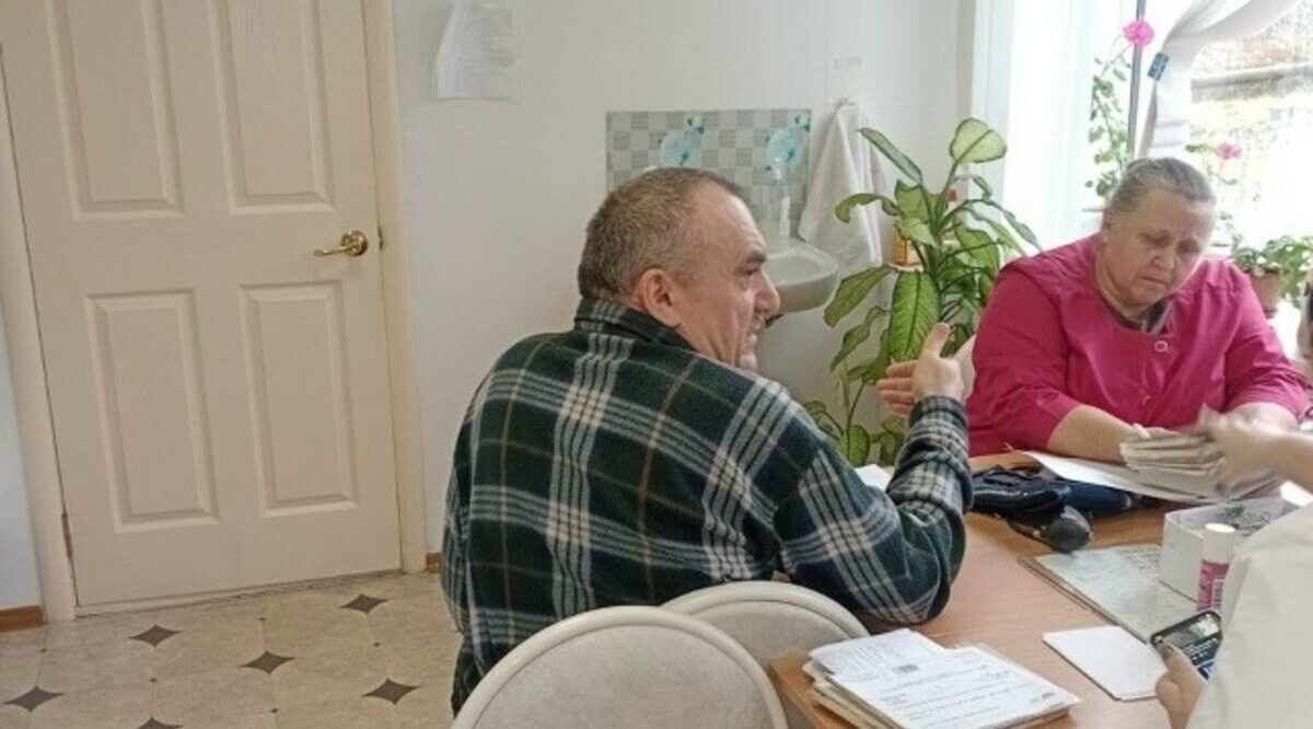 В Брасовском районе к сельским жителям выезжает мобильная бригада врачей