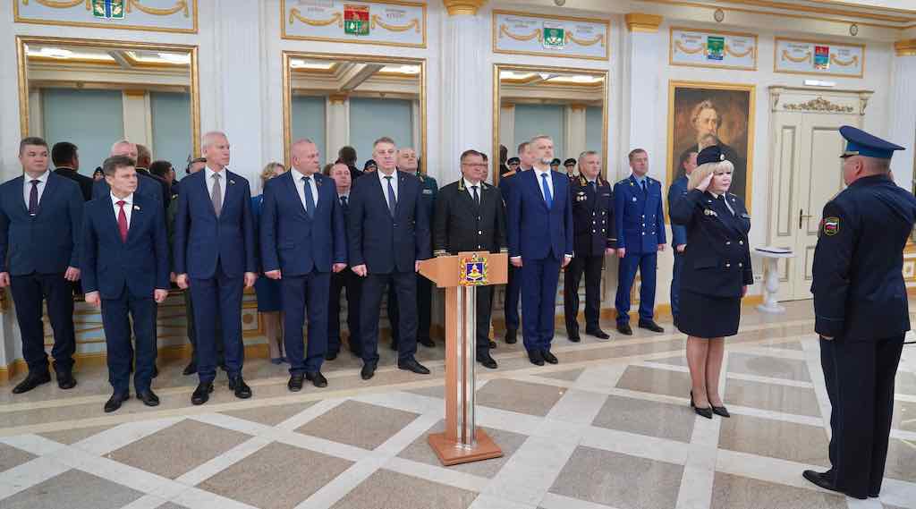 Александр Богомаз поздравил брянских судебных приставов с юбилеем