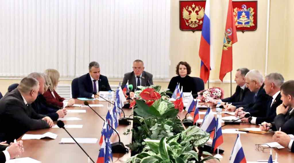 В Брянске депутаты обсудили выполнение Народной программы