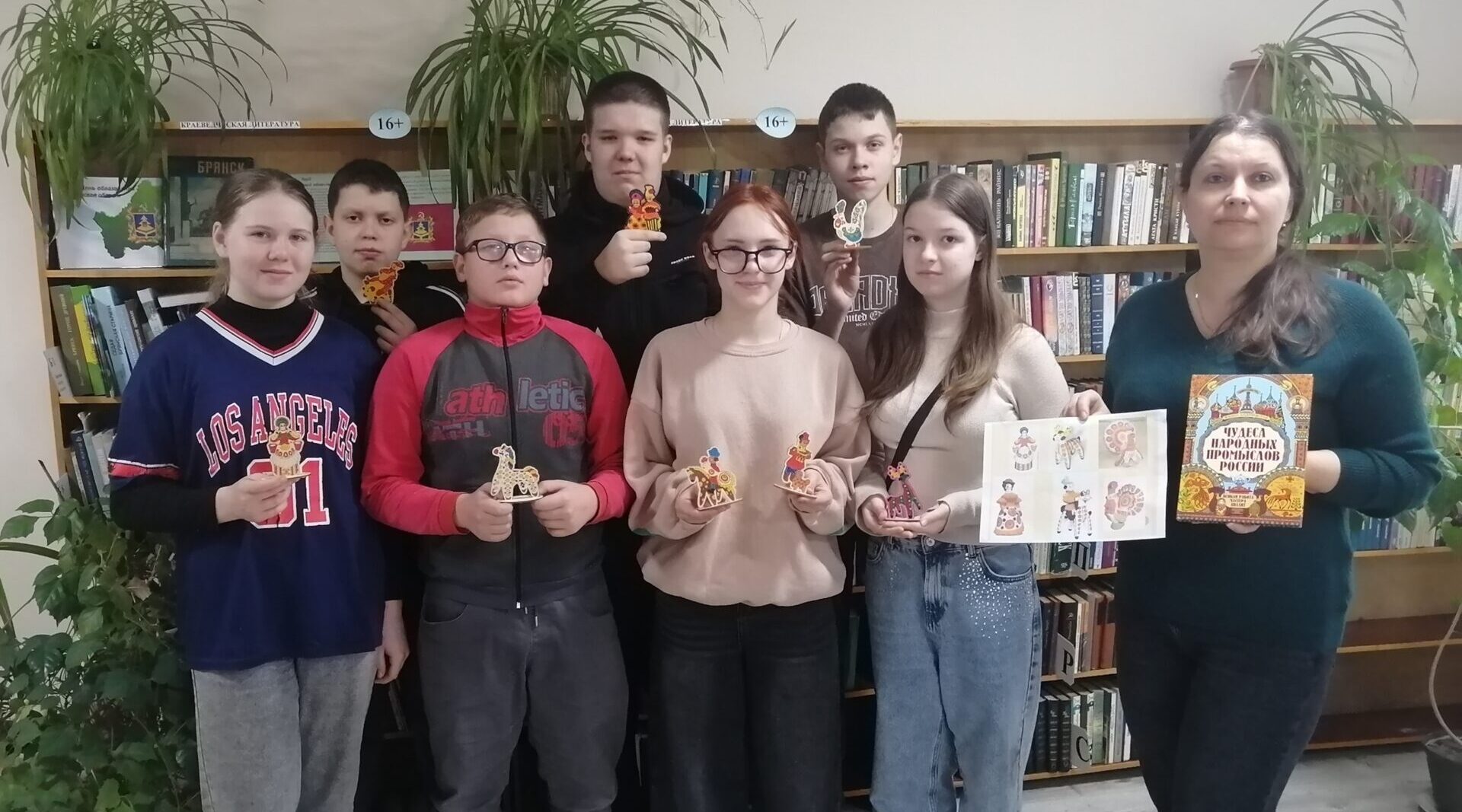 Юные читатели узнали тайны дымковской росписи