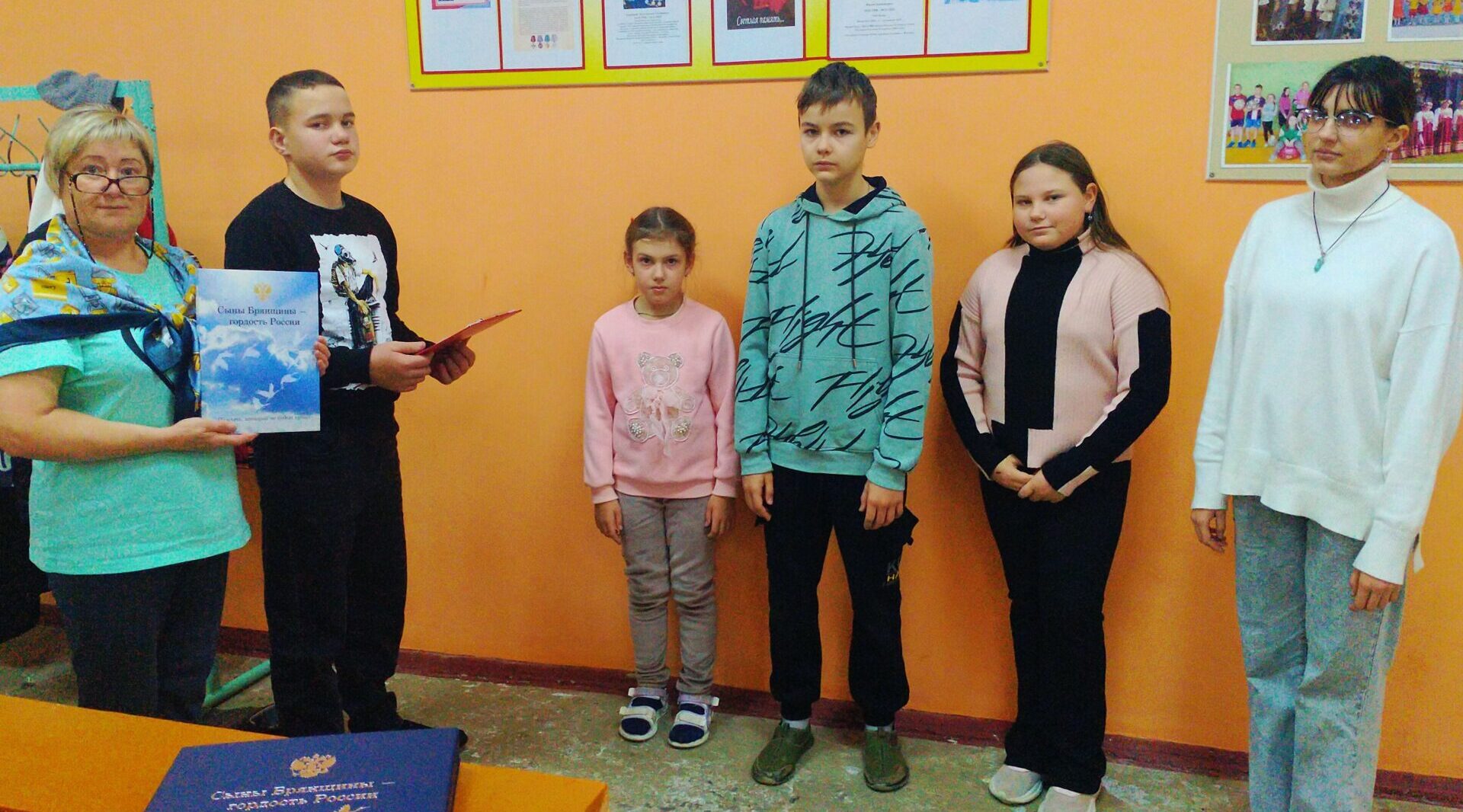 Школьникам из брянской глубинки рассказали о героях Отечества