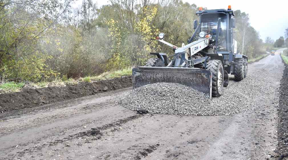 Ремонтируют дорогу Мглин – Харитоновка в Клетнянском районе 